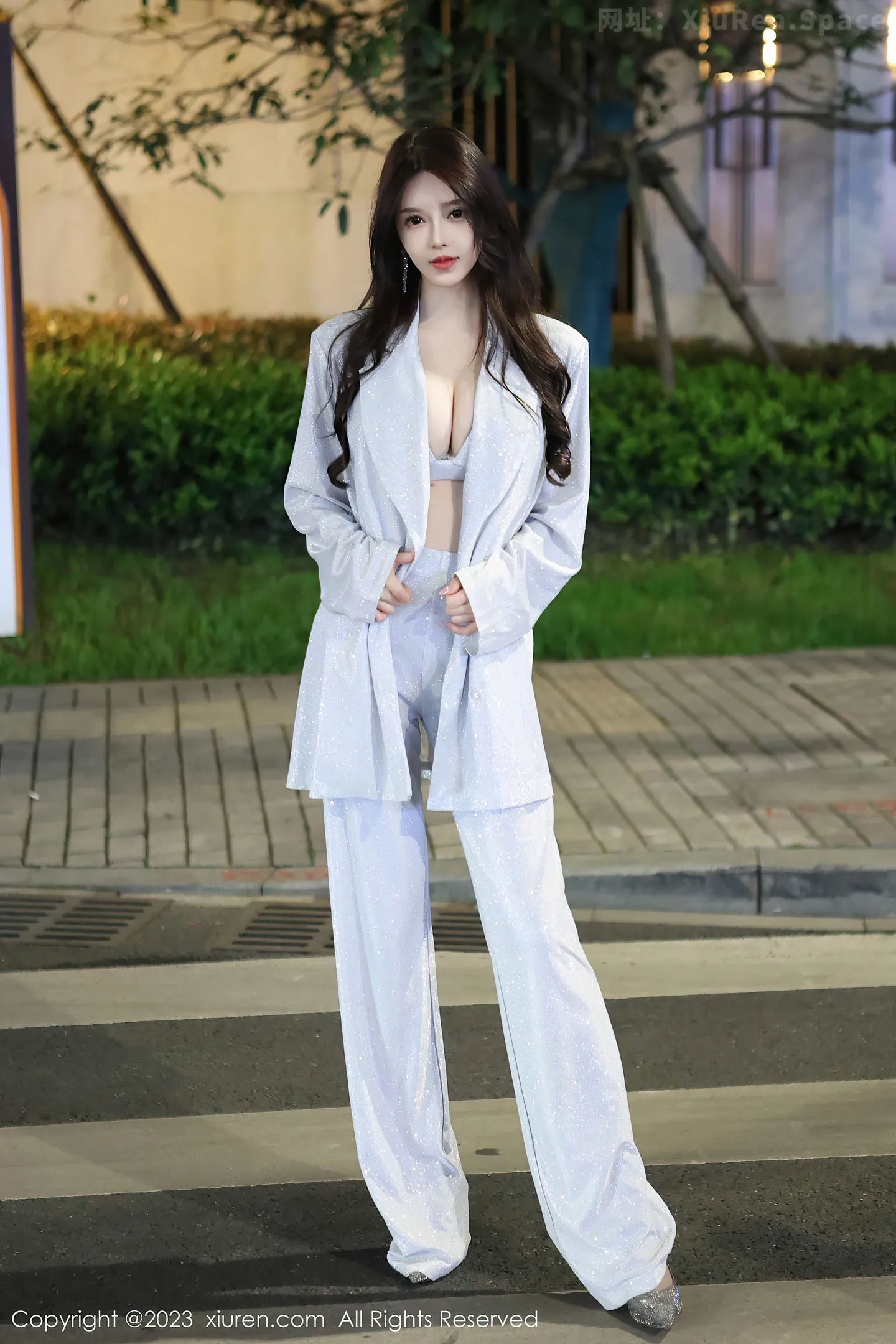 图片[6]-[XiuRen秀人网]2023.04.20 VOL.6605 玉兔miki 银色西服与内衣加灰丝美腿性感私房写真集-秀人网官方网站